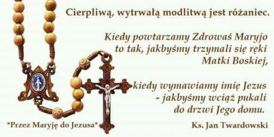 „A czyż jest inna, piękniejsza i przyjemniejsza niż ta, której Ona sama nas nauczyła; piękniejsza od modlitwy różańcowej? Zawsze odmawiaj różaniec” – takie piękne słowa wypowiedział o. Pio gdy jedno z jego duchowych dzieci zwróciło się z prośbą, by nauczył je modlitwy, która sprawi przyjemność Matce Najświętszej. A temu świętemu człowiekowi wiemy, że warto ufać, a szczególnie jeśli chodzi o Jego relacje do Maryi.
On bardzo dobrze znał moc Różańca, który zawsze był w jego ręku i na ustach i tak nam wszystkim radził: „Ledwie się obudzisz, nie pozostawiaj ani sekundy szatanowi, zaczynaj odmawiać Różaniec. Nawet wtedy, gdy pracujesz: myjesz naczynia czy cokolwiek innego robisz, módl się – bo wtedy nie dajesz miejsca szatanowi, żeby pracował w twoich myślach.
A poza tym kroczysz w wolności i zawsze jesteś spokojny. Z tą swoją bronią przeciwko atakom szatana nie rozstawaj się nigdy. Zawsze odmawiaj różaniec”.