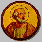 1110
----------------------------
Św. Leon Wielki, papież, urodził się około 400 roku w Tuscji. Papież Celestyn I mianował go archidiakonem. Kiedy przebywał jako legat w Galii, został obrany papieżem (440). Jego pontyfikat przypadł na czasy licznych sporów teologicznych i zamieszania pośród hierarchii kościelnej. Musiał zwalczać liczne herezje oraz tendencje odśrodkowe, podejmowane przez episkopaty Afryki Północnej, Galii. Poprzez swoich legatów brał udział na soborze w Chelcedonie (451). Przeprowadził uznanie prymatu stolicy Piotrowej zarówno przez cesarza zachodniego Walentyniana III, jak i przez Konstantynopol. Bronił Italię i Rzym przed najazdami barbarzyńców. Wyjechał naprzeciw Attyli, króla Hunów i jego wojskom, wstrzymał ich marsz i skłonił do odwrotu (452). W trzy lata później podjął pertraktacje ze stojącym u bram Rzymu Genzerykiem, królem Wandalów Niestety król nie dotrzymawszy umowy złupił Wieczne Miasto. Papież był obrońcą kultury zachodniej.
Zmarł 10 listopada 461 roku. Zachowało się po nim 200 listów i 100 mów wygłoszonych do Rzymian podczas różnych świąt. Pozwalają one poznać wiedzę teologiczną papieża oraz ówczesne życie liturgiczne. Pochowany w bazylice św. Piotra na Watykanie.
W roku 1754 Benedykt XIV ogłosił go doktorem Kościoła.
Patron muzyków i śpiewaków.

W IKONOGRAFII św. Leon Wielki przedstawiany jest w szatach papieskich i w tiarze, czasami w szatach liturgicznych rytu wschodniego lub jako papież piszący.
Jego atrybutami są: księga, kielich oraz orszak z półksiężycem, któremu zastępuje drogę.